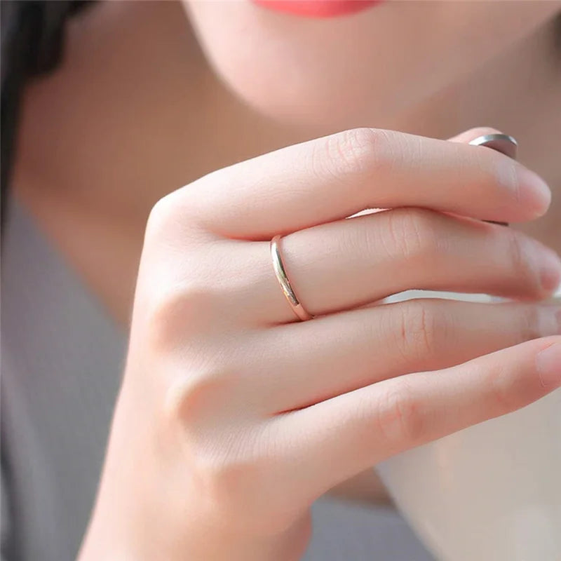 Anel Fino em Titânio 2 mm – Elegância em Cada Detalhe